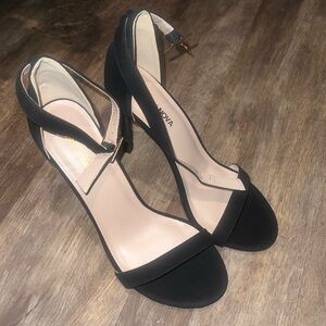 Never Been Worn Fashion Nova heels